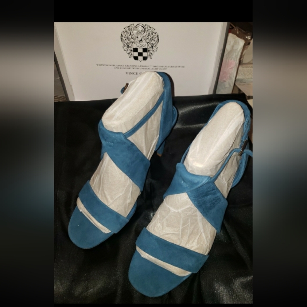 NWT Vince Camuto VC- Kalintie Suede Shoes